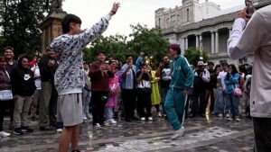 Mexico: Aura battles turn a viral meme into live contests