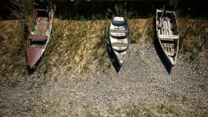 Hungary’s lakes and rivers hit record lows as severe drought deepens
